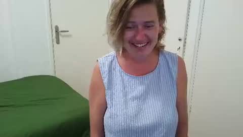 Syl  online show from August 4, 5:10 pm