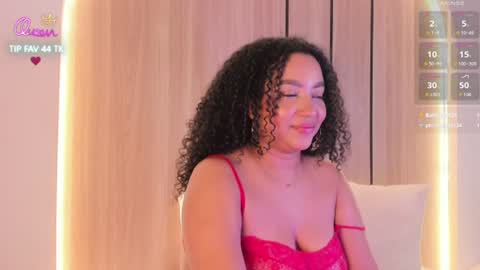 cloe_25 online show from August 4, 4:53 am