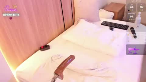 cloe_25 online show from August 4, 7:05 am