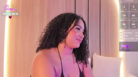 cloe_25 online show from August 6, 5:50 am