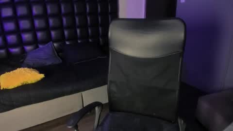 cloe_cutte_ online show from May 27, 9:33 am
