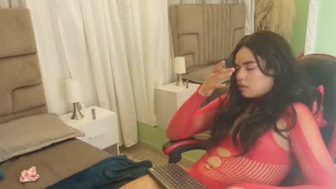 Cloe Mylo online show from June 13, 5:37 am