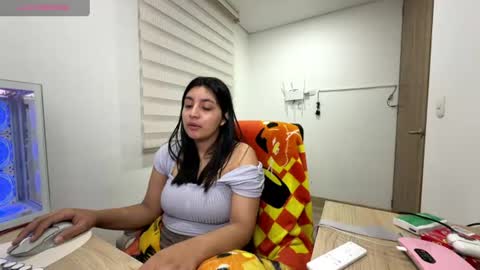 cloe_small08 online show from July 31, 5:25 am