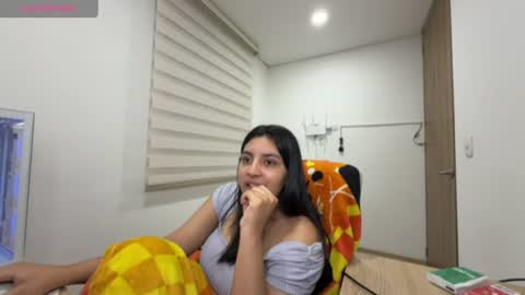 cloe_small08 online show from July 31, 7:36 am