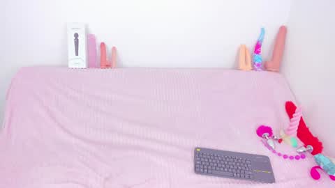 cloee lovee online show from August 6, 3:05 am