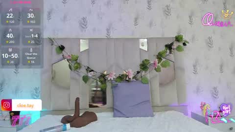 cloee_tay1 online show from August 8, 8:53 pm