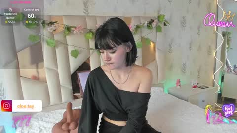 cloee_tay1 online show from August 11, 4:53 pm