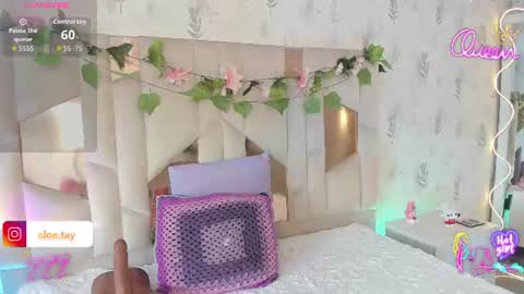 cloee_tay1 online show from August 13, 4:54 pm