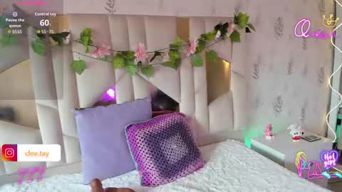 cloee_tay1 online show from August 15, 2:21 pm