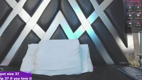 lady cloe person online show from August 2, 3:46 am