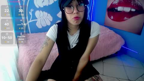 Elizabeth online show from August 5, 3:32 pm