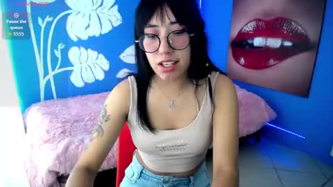 Elizabeth online show from August 8, 5:46 pm