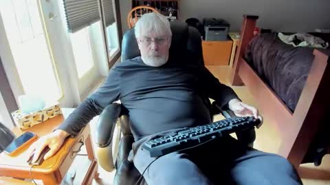 cloudalert62 online show from March 22, 5:39 pm