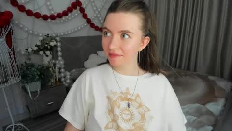 Molly online show from July 10, 12:00 pm