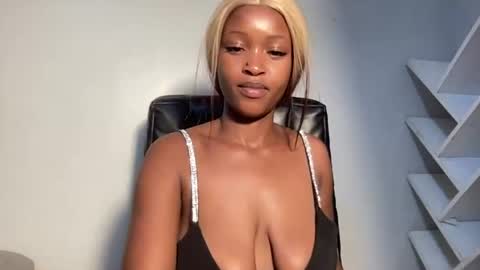 coccah_ online show from August 14, 9:40 pm