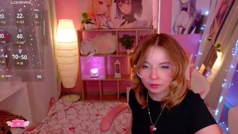 Mia online show from August 4, 5:10 pm