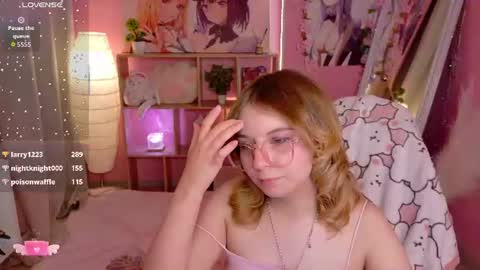 Mia online show from August 7, 6:52 pm
