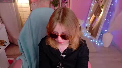 Mia online show from August 9, 6:42 pm