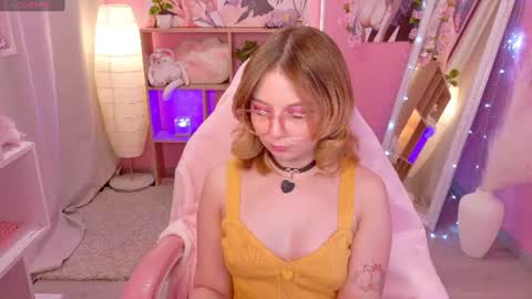 Mia online show from August 12, 4:20 pm