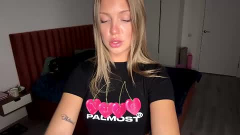 Melissa online show from August 4, 8:17 pm