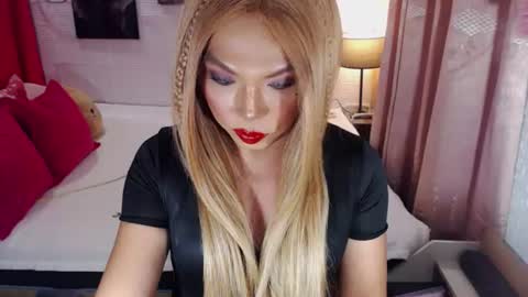 QUEEN SABRINA online show from July 4, 12:40 pm