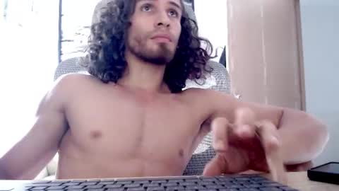 contortionist09 online show from August 17, 4:34 pm