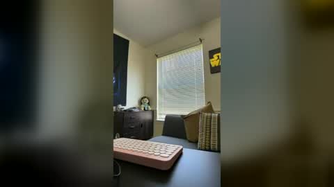 controllercutie online show from August 11, 5:37 pm