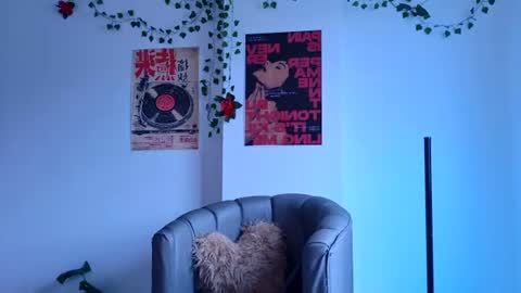 Coralie Bronson online show from July 28, 6:47 pm