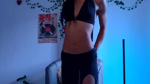 Coralie Bronson online show from July 28, 7:53 pm