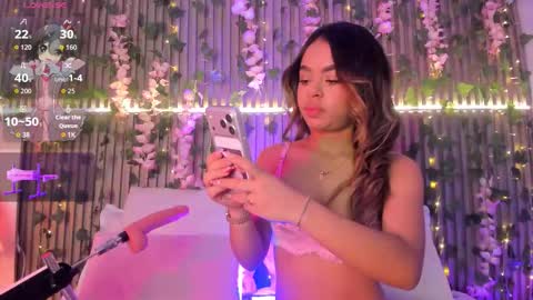 coralineross_ online show from March 4, 1:30 pm