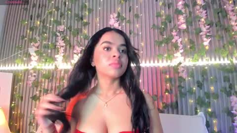coralineross_ online show from March 16, 12:31 pm