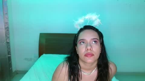 coralmonroe online show from August 6, 4:33 am