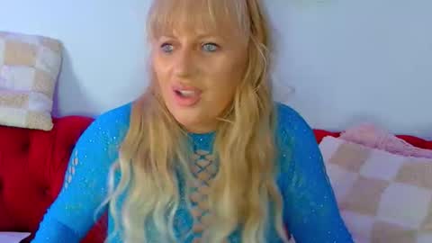 cougarmilf_ online show from August 15, 5:22 am