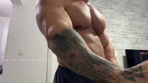 couplemuscle40 online show from July 11, 12:05 am