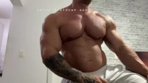 couplemuscle40 online show from July 11, 6:03 pm