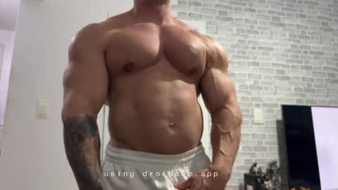 couplemuscle40 online show from July 15, 3:07 am