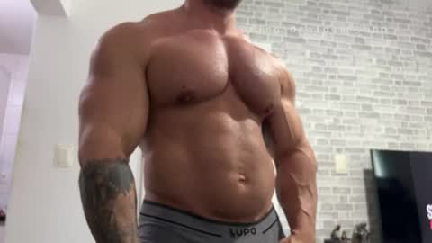 couplemuscle40 online show from July 23, 5:48 pm
