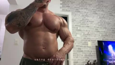 couplemuscle40 online show from July 30, 1:46 am