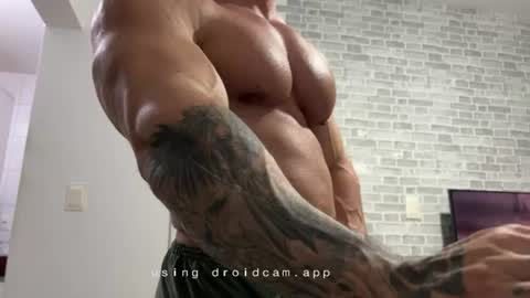 couplemuscle40 online show from August 3, 12:50 am
