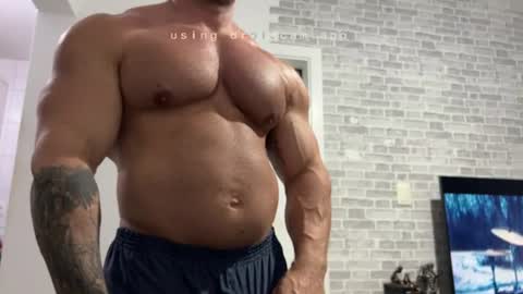 couplemuscle40 online show from August 6, 1:04 am