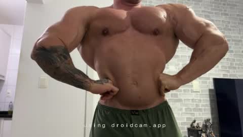 couplemuscle40 online show from August 14, 2:26 am