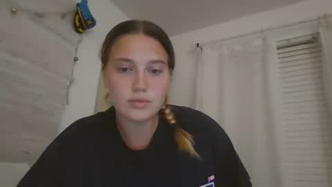Em online show from July 19, 1:51 am