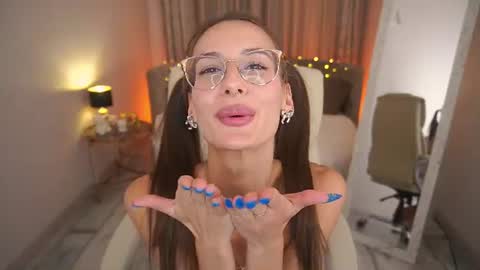 cozymell online show from August 14, 5:49 pm