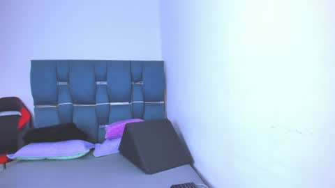 crazybaby_squirt online show from July 2, 9:32 am