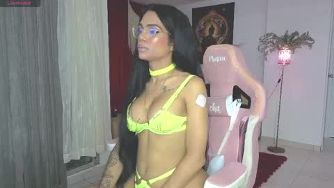 Alisha online show from April 25, 5:35 am