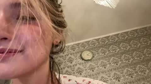 crazzy cherry online show from August 13, 4:32 pm