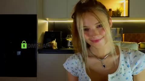 crazzy cherry online show from August 23, 5:20 pm