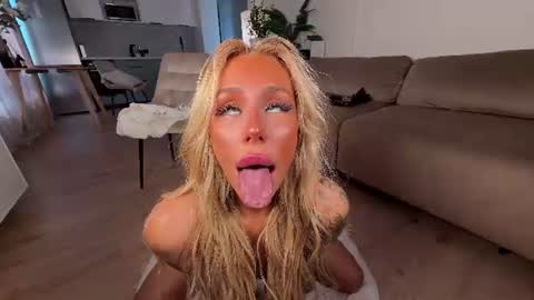 ALEXA AND WALLY online show from July 25, 7:01 am