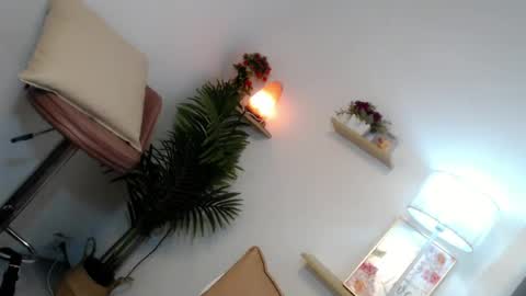 creamy_cinnamonx online show from August 14, 9:35 am