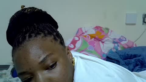 creamy_val online show from August 11, 7:05 pm
